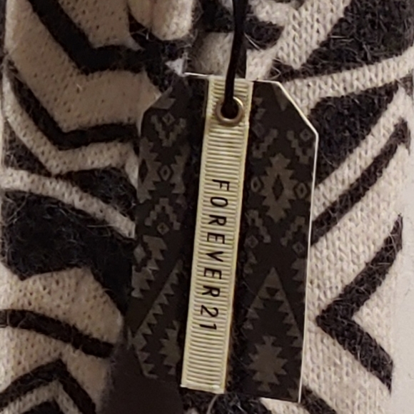 Forever 21 Cream & Charcoal Tribal Aztec sweater - Picture 6 of 7